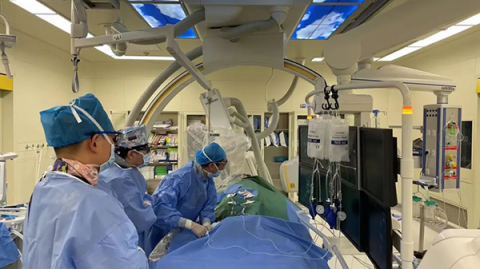 甘肃医院看病“闯关记”？有了这面AI大屏，老汉我直接把医院逛成了自家后院！